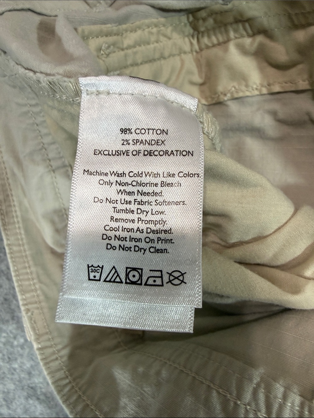 Eddie Bauer Capri Cargo Pants - Womens 12 - Beige Outdoor Hiking Walking - Picture 10 of 11